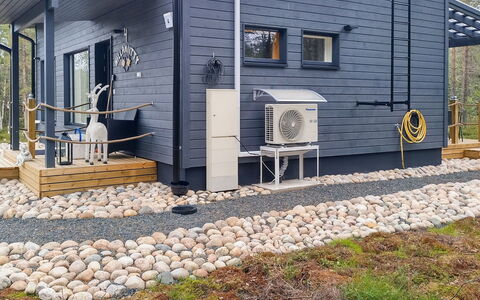 Hillaniitty: Siding, Home, Door, Cottage, Garden Buildings, Garden, Yard, Backyard, Design