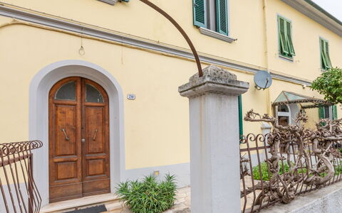 Il Cortile: Plant, Window, Building, Door, Wood, Neighbourhood, Wall, House, Facade