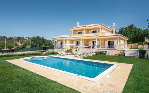 Monte Sol - Vip Properties: Plant, Sky, Property, Building, Flowerpot, Cloud, Architecture, Window, Table, Outdoor Furniture
