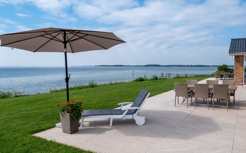 Volmar - 10M from the Sea: Blue, Shrub, Cottage, Groundcover, Garden, Estate, Shade, Landscaping, Farmhouse, Eco Hotel