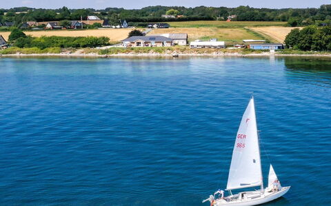 Volmar - 10M from the Sea: Blue, Shrub, Cottage, Groundcover, Garden, Estate, Shade, Landscaping, Farmhouse, Eco Hotel