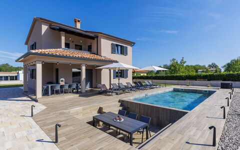 Villa Shea: Residential Area, Home, Composite Material, Swimming Pool, Estate, Shade, Balcony, Villa, Deck, Concrete