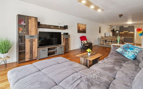 Ilsabe - 25Km from the Sea: Furniture, Interior Design, Flooring, Wood, Ceiling, Floor, Couch, Room, Wood Flooring, Living Room