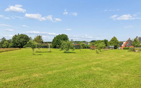 Ilsabe - 25Km from the Sea: Sky, Blue, Daytime, Tree, Grass, Green, Natural Environment, Grassland, Cloud, Plain