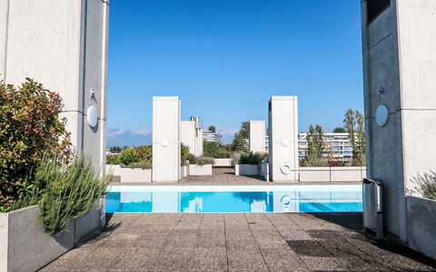 Résidence Ciomal: Sky, Property, Plant, Azure, Building, Urban Design, Rectangle, Grass, Real Estate, Facade