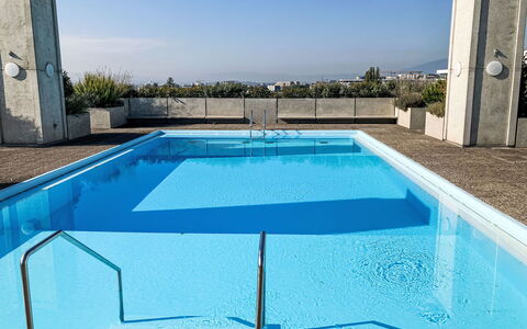 Résidence Ciomal: Water, Sky, Daytime, Property, Swimming Pool, Rectangle, Azure, Shade, Building, Plant