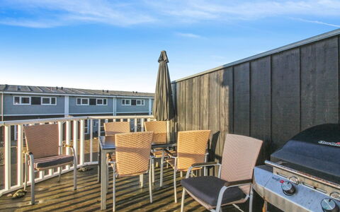 Truls - 700M from the Sea: Hardwood, Plank, Wood Flooring, Wood Stain, Deck, Balcony, Fence, Handrail