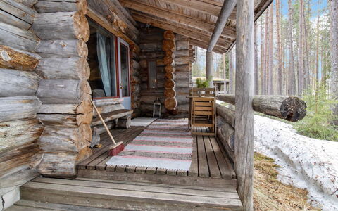 Kelopirtti: Balcony, Apartment, Shade, Glass, Condominium, Handrail, Porch, Daylighting, Deck, Outdoor Furniture