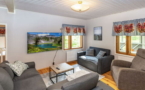 Mokko-Mökki: Furniture, Interior Design, Flooring, Wood, Couch, Floor, Ceiling, Room, Living Room, Home