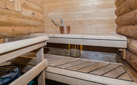 Villa Tunturitervakko: Furniture, Interior Design, Flooring, Floor, Table, Ceiling, Kitchen & Dining Room Table, Lighting, Chair, Home