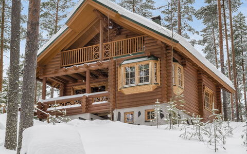Villa Tunturitervakko: Furniture, Interior Design, Flooring, Floor, Table, Ceiling, Kitchen & Dining Room Table, Lighting, Chair, Home