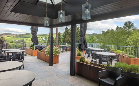 Winterberg 110: Plant, Furniture, Property, Chair, Shade, Interior Design, Flowerpot, Architecture, Sky, Houseplant