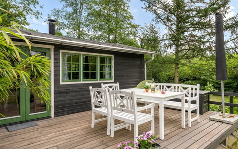 Bonde - 800M to the Fjord: Blue, Shrub, Cottage, Groundcover, Garden, Estate, Shade, Landscaping, Farmhouse, Eco Hotel