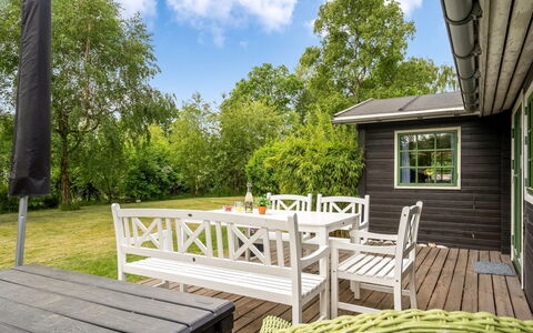 Bonde - 800M to the Fjord: Blue, Shrub, Cottage, Groundcover, Garden, Estate, Shade, Landscaping, Farmhouse, Eco Hotel
