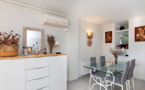 Edificio Luxor Ii: Furniture, Picture Frame, Plant, Table, Building, Cabinetry, Flowerpot, Houseplant, Wood, Interior Design
