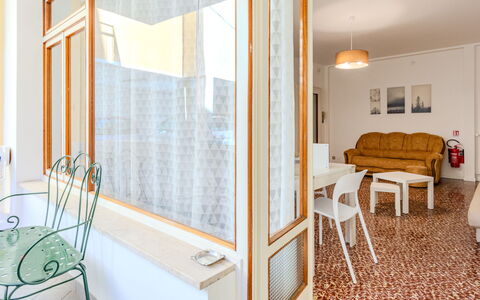 Dani: Property, Furniture, Wood, Building, Interior Design, Orange, Flooring, Floor, Comfort, Living Room