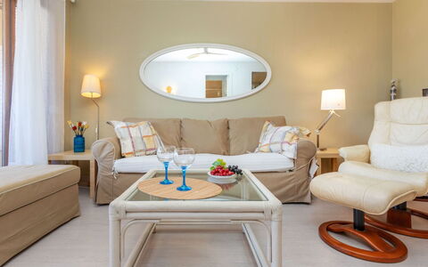 Luxus: Furniture, Interior Design, Couch, Flooring, Wood, Room, Floor, Living Room, Table, Lighting