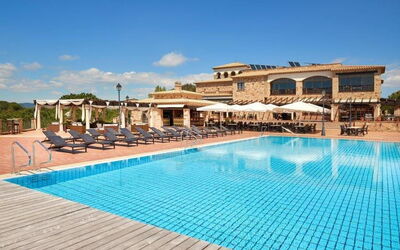Playa de Aro 600: Water, Sky, Cloud, Building, Plant, Furniture, Swimming Pool, Azure, Chair, Outdoor Furniture