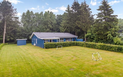 Marlina - 30Km from the Sea: Home, Cottage, Porch, Hardwood, Siding, Deck, Shade, Plank, Estate, Garden Buildings