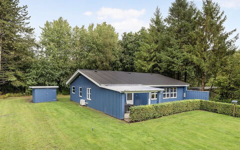 Marlina - 30Km from the Sea: Home, Cottage, Porch, Hardwood, Siding, Deck, Shade, Plank, Estate, Garden Buildings