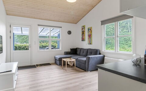 Marlina - 30Km from the Sea: Home, Cottage, Porch, Hardwood, Siding, Deck, Shade, Plank, Estate, Garden Buildings