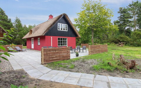 Hila: Roof, House, Cottage, Home, Garden, Farmhouse, Shed, Village, Landscaping, Yard