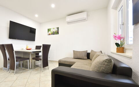 Vili: Furniture, Building, Comfort, Plant, Picture Frame, Table, Wood, Interior Design, Houseplant, Living Room