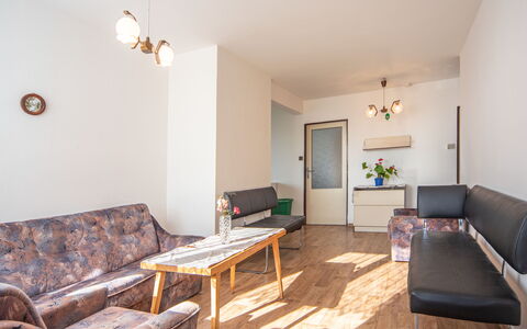 Filip: Table, Furniture, Property, Couch, Wood, Interior Design, Studio Couch, House, Floor, Flooring
