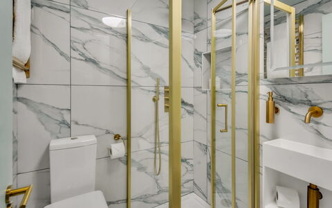 London West End 306: Interior Design, Flooring, Floor, Plumbing Fixture, Plumbing, Bathroom, Apartment, Tile, Molding, Mirror