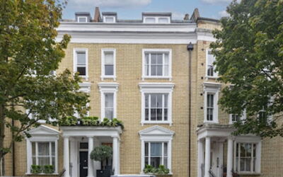 London West End 306: Water, Sky, Property, Building, Plant, Blue, Azure, Swimming Pool, Nature, Tree