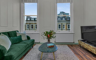 Accommodation:&nbsp;Kensington Heights 306.1