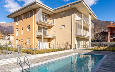 Gravedona 165: Water, Cloud, Sky, Building, Property, Plant, Window, Azure, Swimming Pool, Lighting