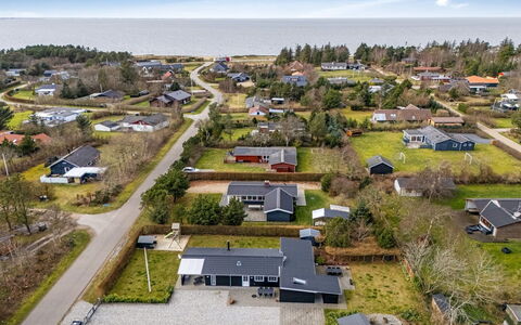 Ludvika - 300M to the Fjord: Wood, Roof, Architecture, Home, House, Cottage, Siding, Hardwood, Slope, Estate