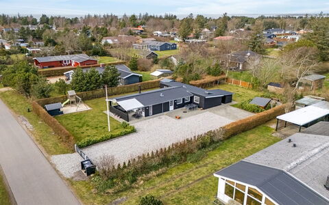 Ludvika - 300M to the Fjord: Wood, Roof, Architecture, Home, House, Cottage, Siding, Hardwood, Slope, Estate