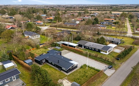 Ludvika - 300M to the Fjord: Wood, Roof, Architecture, Home, House, Cottage, Siding, Hardwood, Slope, Estate