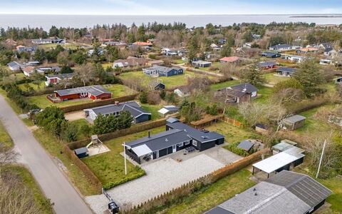 Ludvika - 300M to the Fjord: Wood, Roof, Architecture, Home, House, Cottage, Siding, Hardwood, Slope, Estate