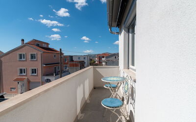 Accommodation:&nbsp;M&M 2 201.2
