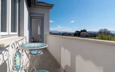 Accommodation:&nbsp;M&M 2 201.2