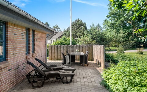 Elsi - 1.3Km from the Sea: Shrub, Garden, Home, Land Lot, Outdoor Furniture, Cottage, Groundcover, Landscaping, Backyard