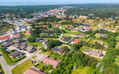 Elsi - 1.3Km from the Sea: Residential Area, Bird'S-Eye View, Aerial Photography, Neighbourhood, Suburb, Landscape, Urban Design, Human Settlement, Plain, Thoroughfare