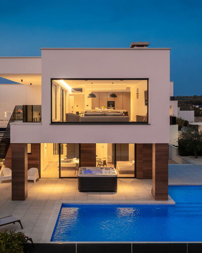 Old Olive Iv: Property, Plant, Water, Building, Light, Window, Architecture, Swimming Pool, Condominium, Shade