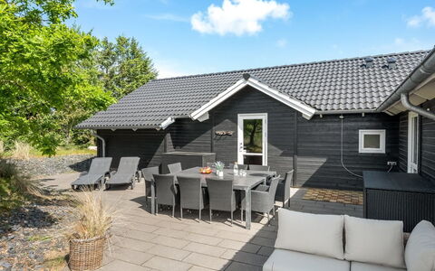 Jeldrik - 1.5Km from the Sea: House, Roof, Home, Cottage, Shed, Garden Buildings, Siding, Yard, Log Cabin, Hut