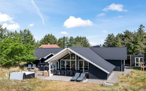 Jeldrik - 1.5Km from the Sea: House, Roof, Home, Cottage, Shed, Garden Buildings, Siding, Yard, Log Cabin, Hut