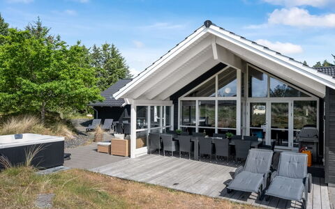 Jeldrik - 1.5Km from the Sea: House, Roof, Home, Cottage, Shed, Garden Buildings, Siding, Yard, Log Cabin, Hut