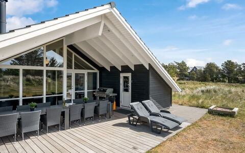 Jeldrik - 1.5Km from the Sea: House, Roof, Home, Cottage, Shed, Garden Buildings, Siding, Yard, Log Cabin, Hut