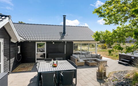 Jeldrik - 1.5Km from the Sea: House, Roof, Home, Cottage, Shed, Garden Buildings, Siding, Yard, Log Cabin, Hut