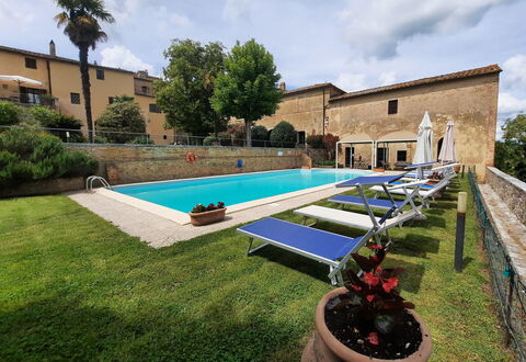 Villa Delle Palme: Plant, Cloud, Sky, Property, Building, Flowerpot, Tree, Urban Design, Shade, Leisure