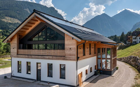 Stein an der Enns 613: Cloud, Sky, Mountain, Property, Window, Plant, Building, Tree, Wood, House