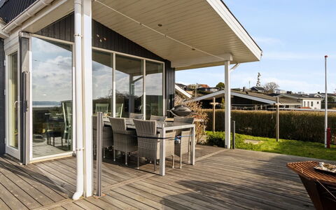 Gyrid - 150M from the Sea: Wood, Home, Porch, Deck, Hardwood, Roof, Wood Stain, Wood Flooring, Eco Hotel