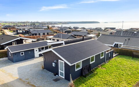 Gyrid - 150M from the Sea: Wood, Home, Porch, Deck, Hardwood, Roof, Wood Stain, Wood Flooring, Eco Hotel